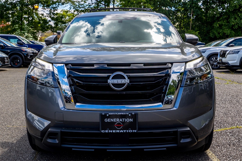 2025 Nissan Pathfinder SV photo 2