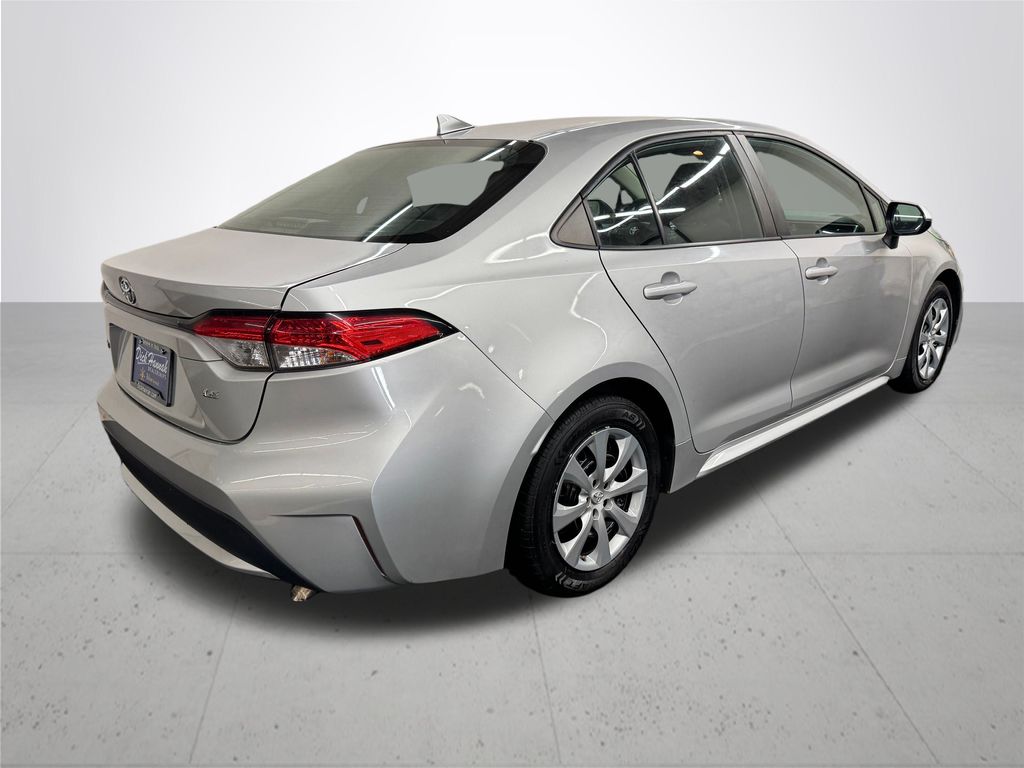 2021 Toyota Corolla LE photo 6