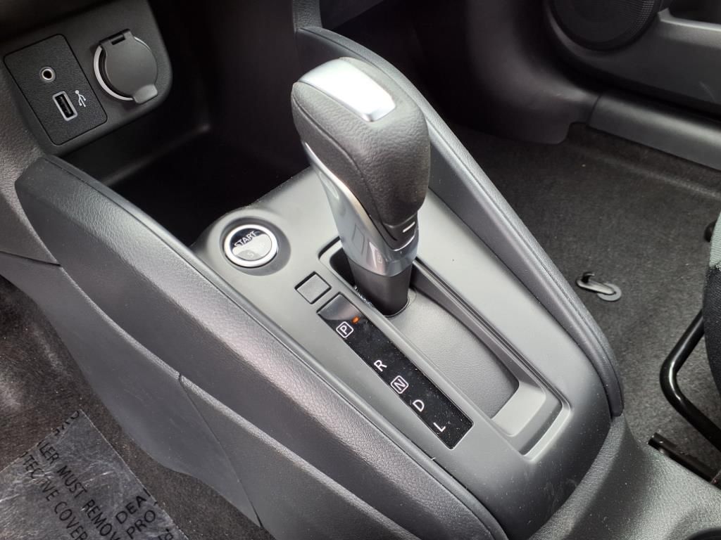 2025 Nissan Kicks Play S photo 3