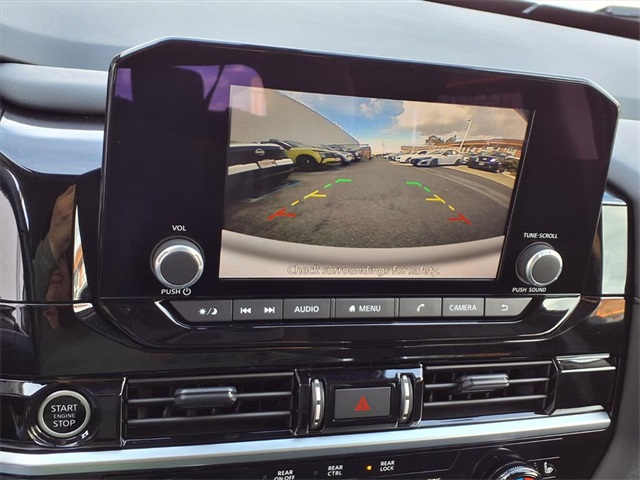 2024 Nissan Pathfinder SV photo 3