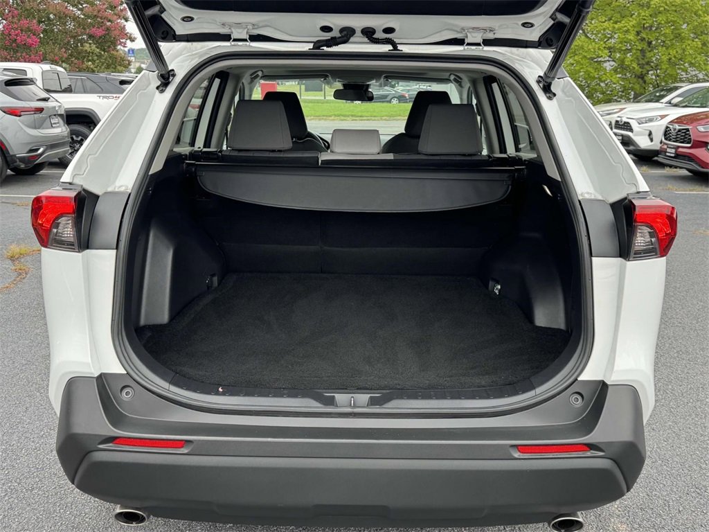 2022 Toyota RAV4 Hybrid XLE photo 14