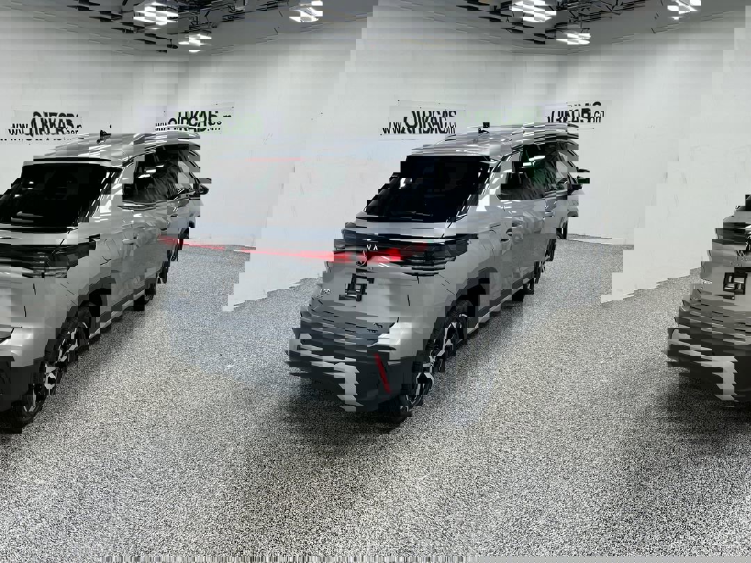 2025 Volkswagen Tiguan SE photo 4