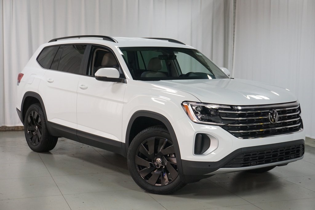 2025 Volkswagen Atlas SE Technology photo 2
