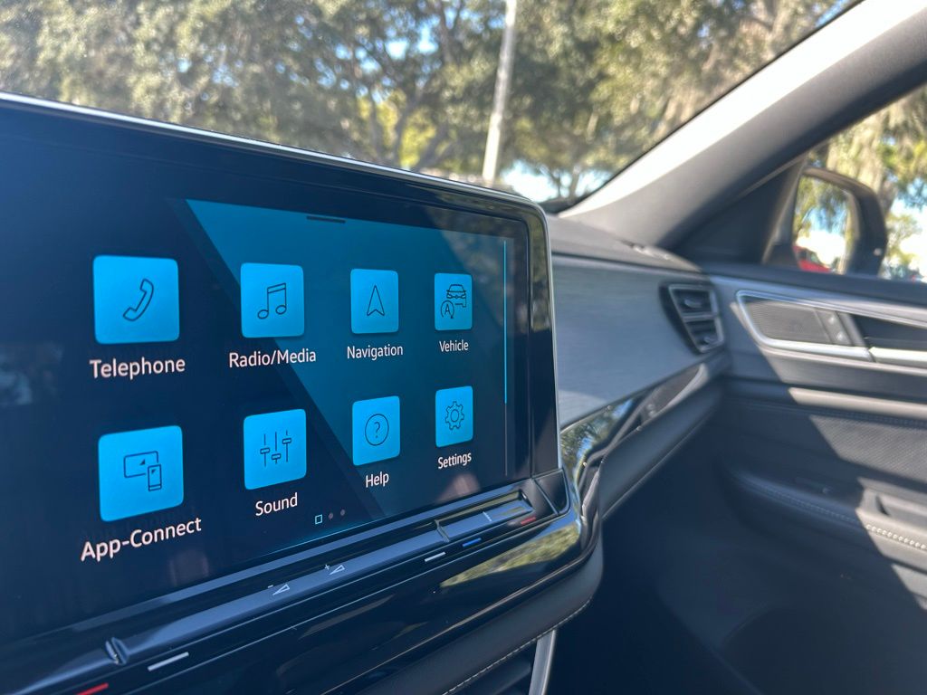 2026 Volkswagen Atlas Cross Sport SE Technology photo 3