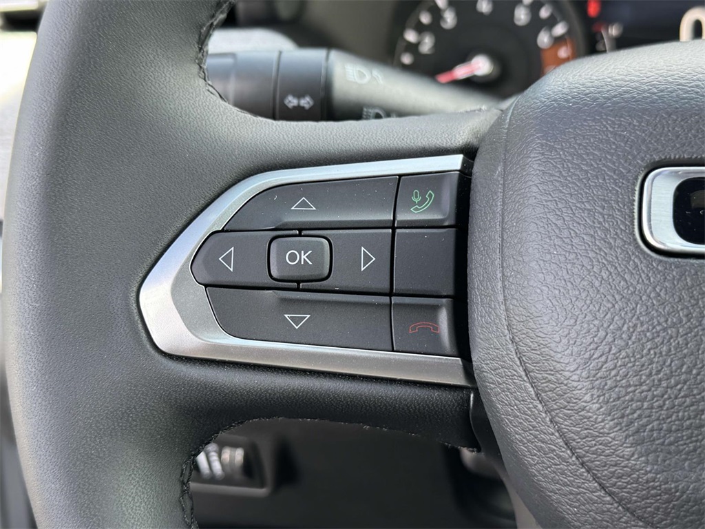 2024 Jeep Compass Latitude Lux photo 16