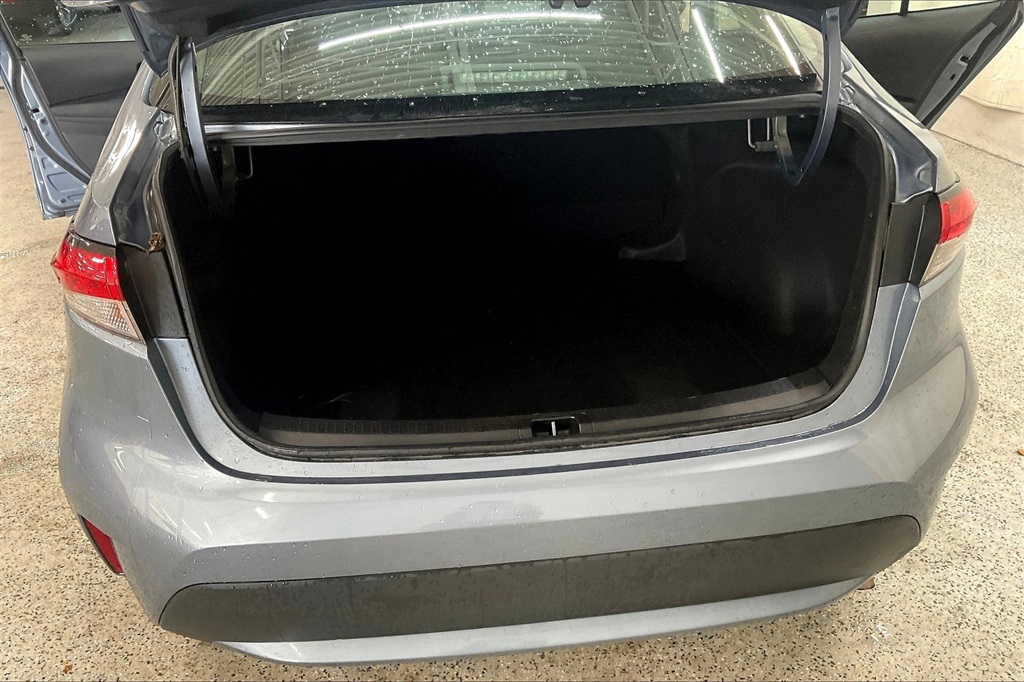 2022 Toyota Corolla LE photo 26
