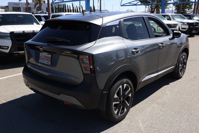 2025 Nissan Kicks SV photo 4