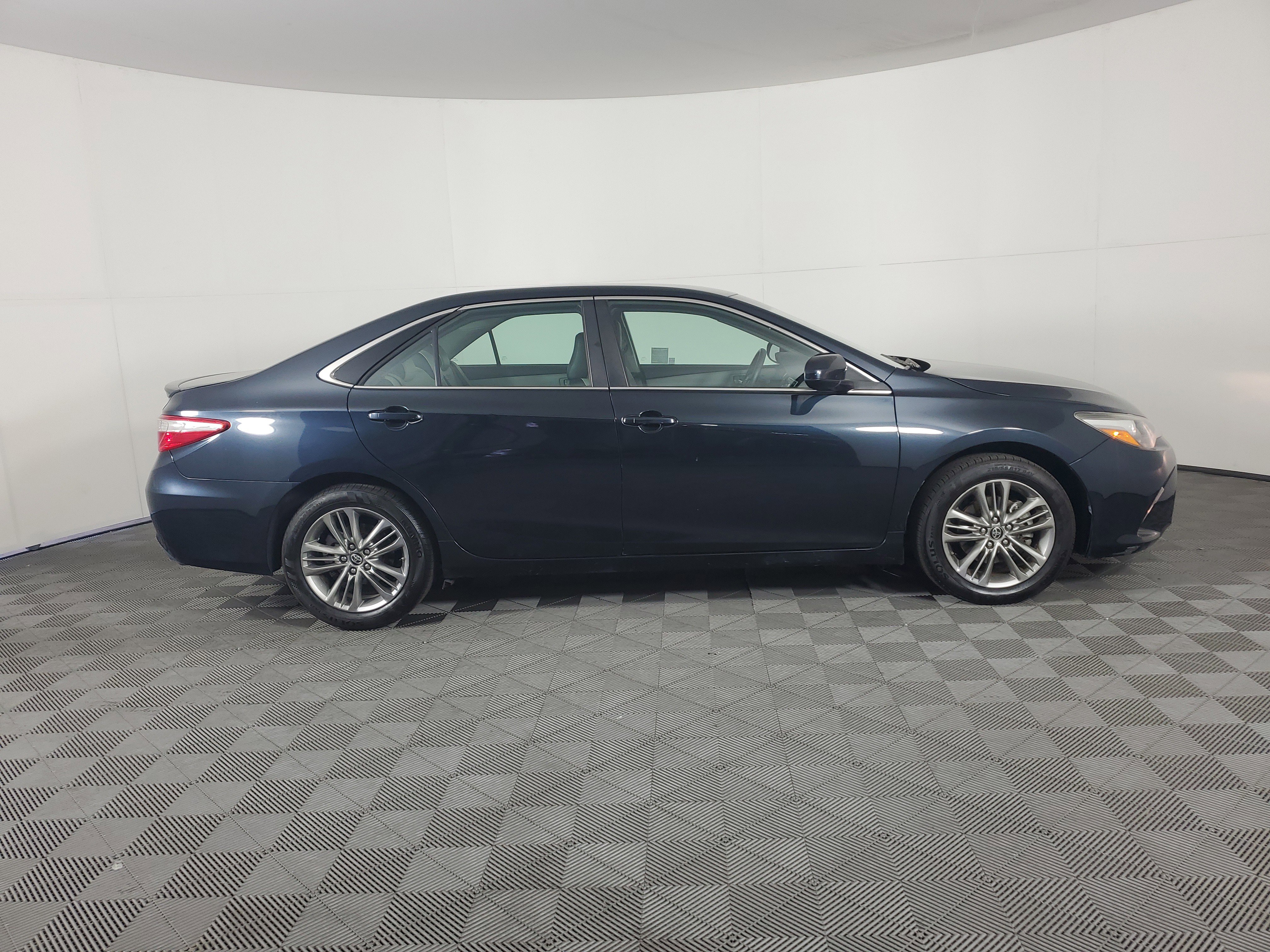 Used 2017 Parisian Night Pearl Toyota SE image 3