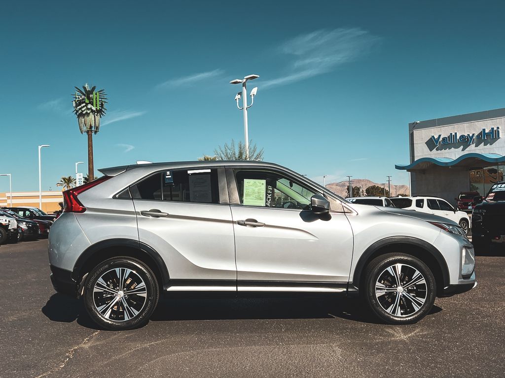 2018 Mitsubishi Eclipse Cross SE photo 3