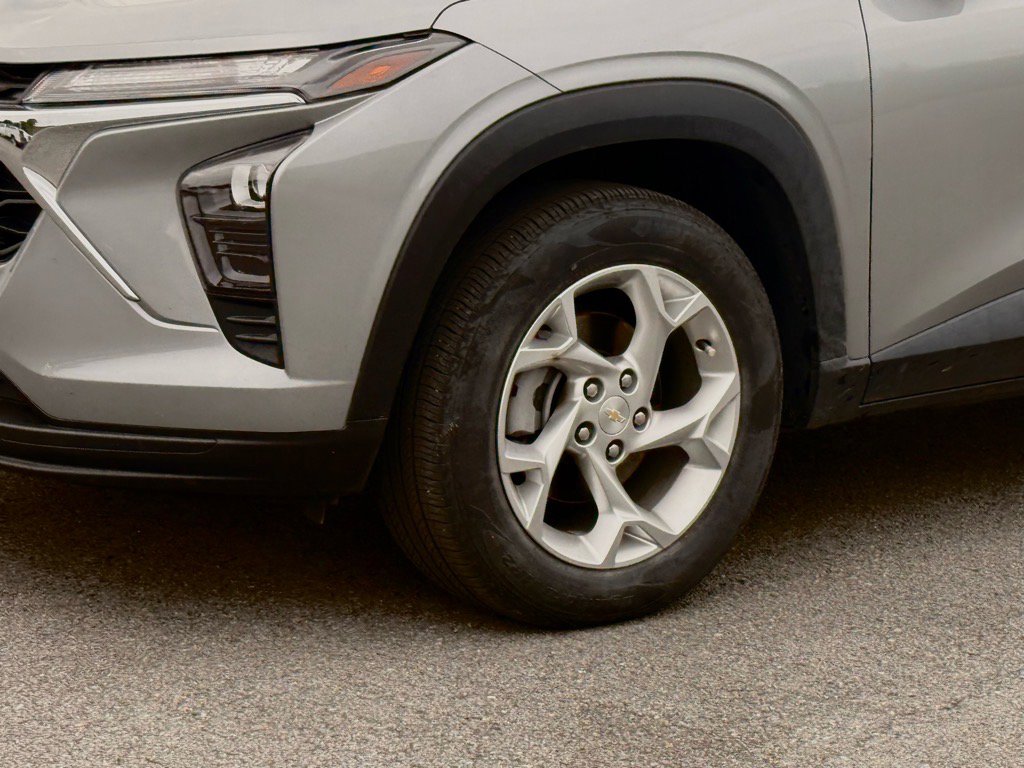 2024 Chevrolet Trax LS photo 17