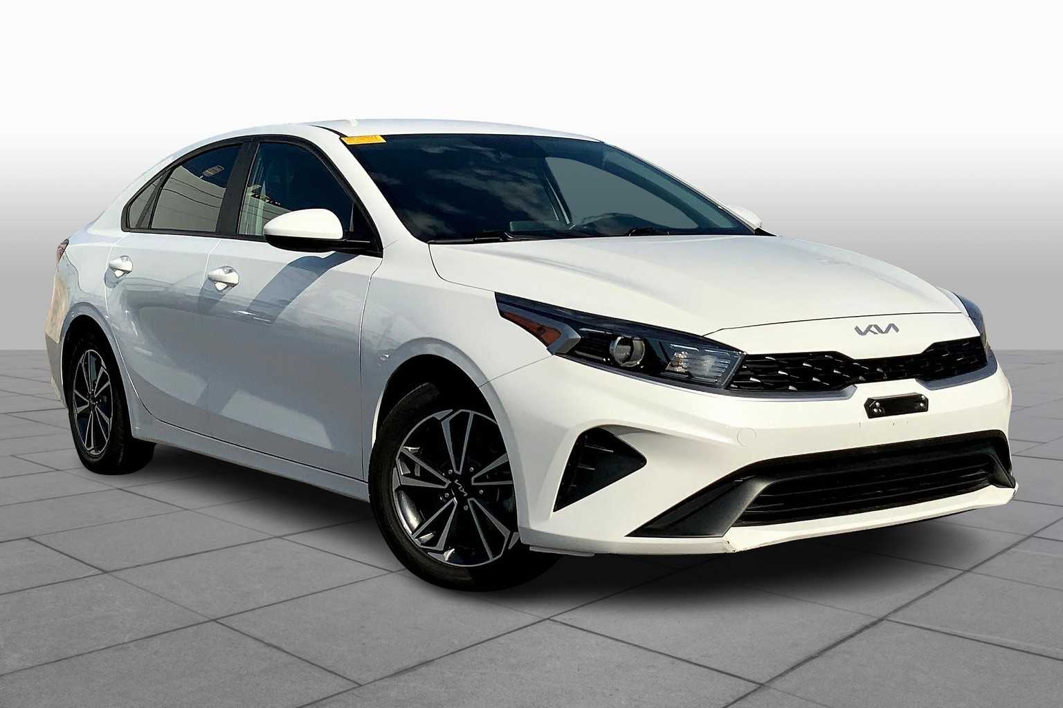 2023 Kia Forte LXS photo 2