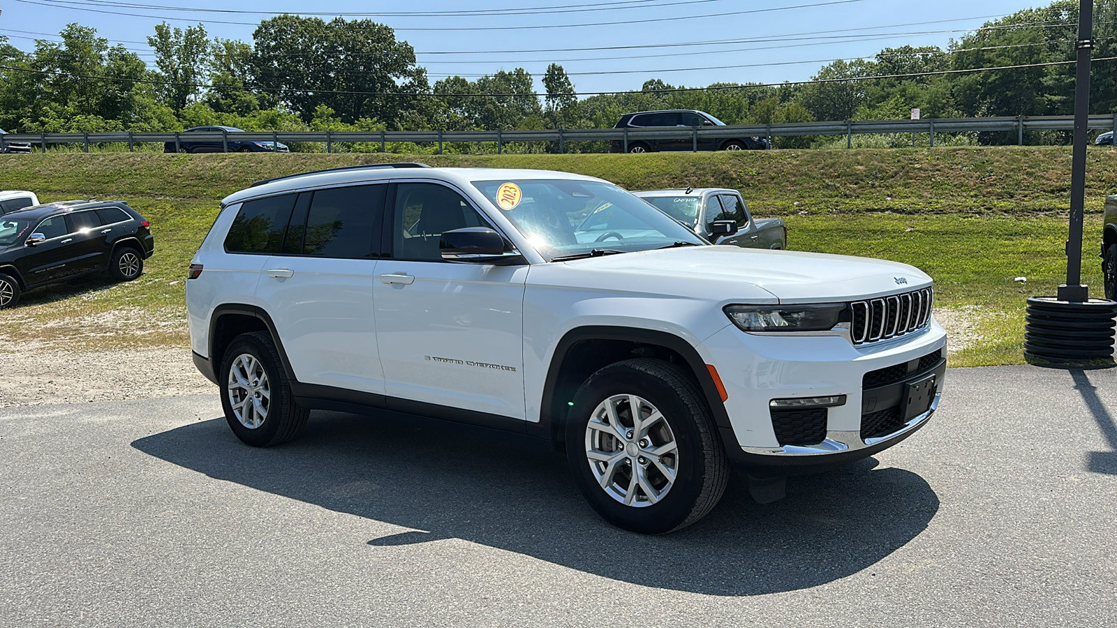 2023 Jeep Grand Cherokee Limited photo 2