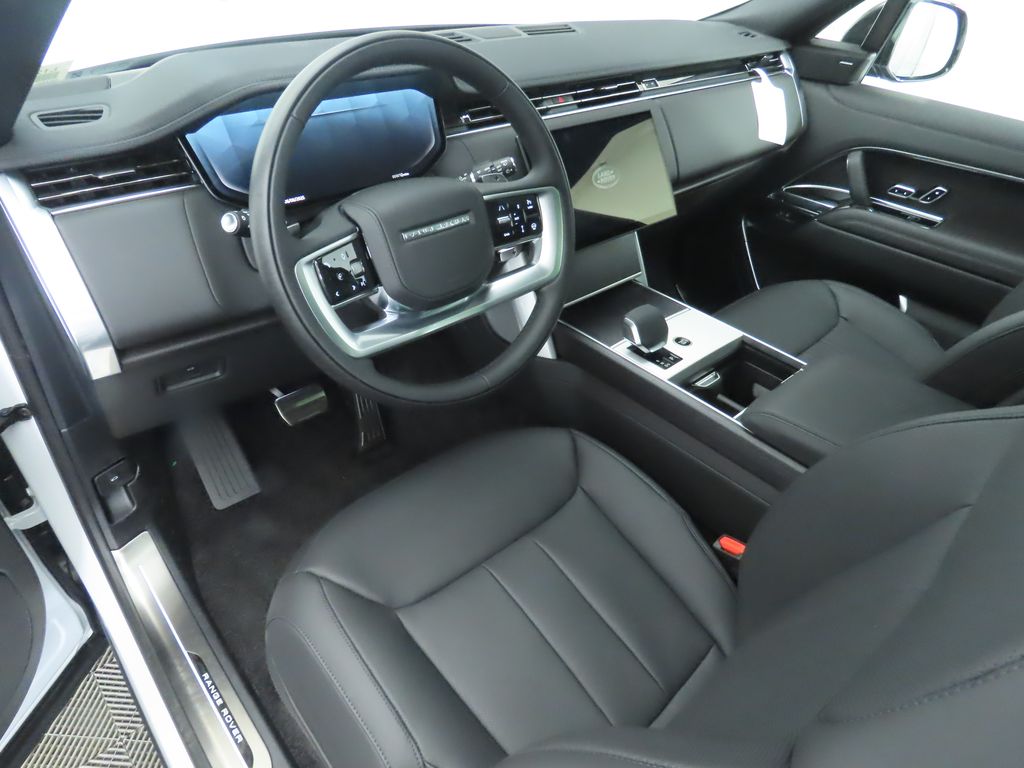 2025 Land Rover Range Rover SE photo 8