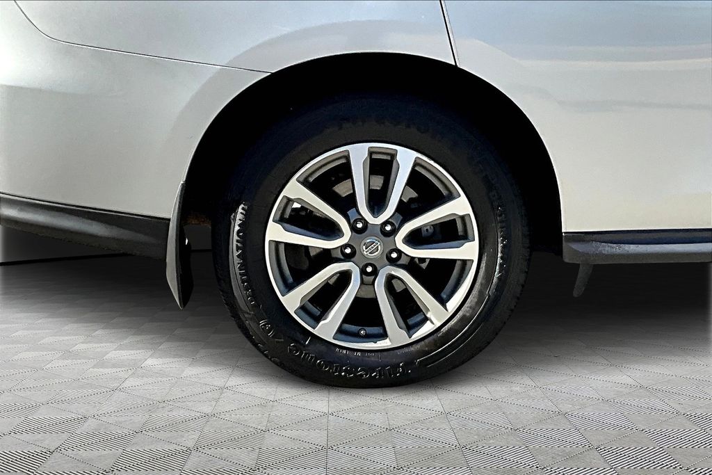 2015 Nissan Pathfinder S photo 30