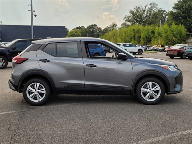 2025 Nissan Kicks Play S photo 2