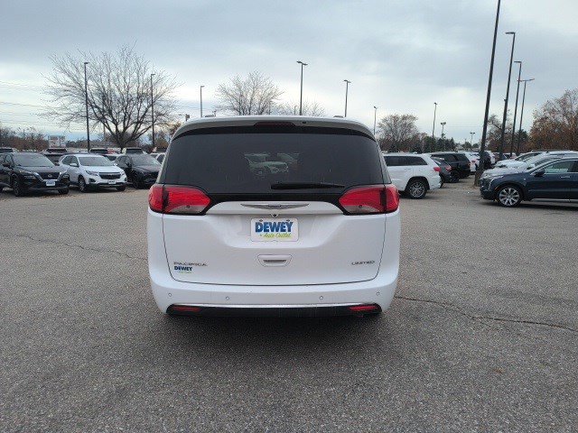 2020 Chrysler Pacifica Limited photo 4
