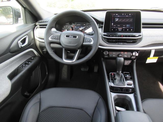 2025 Jeep Compass Latitude photo 12