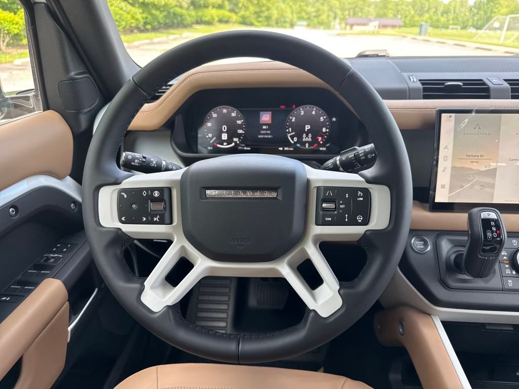 2025 Land Rover Defender 130 X-Dynamic SE photo 21