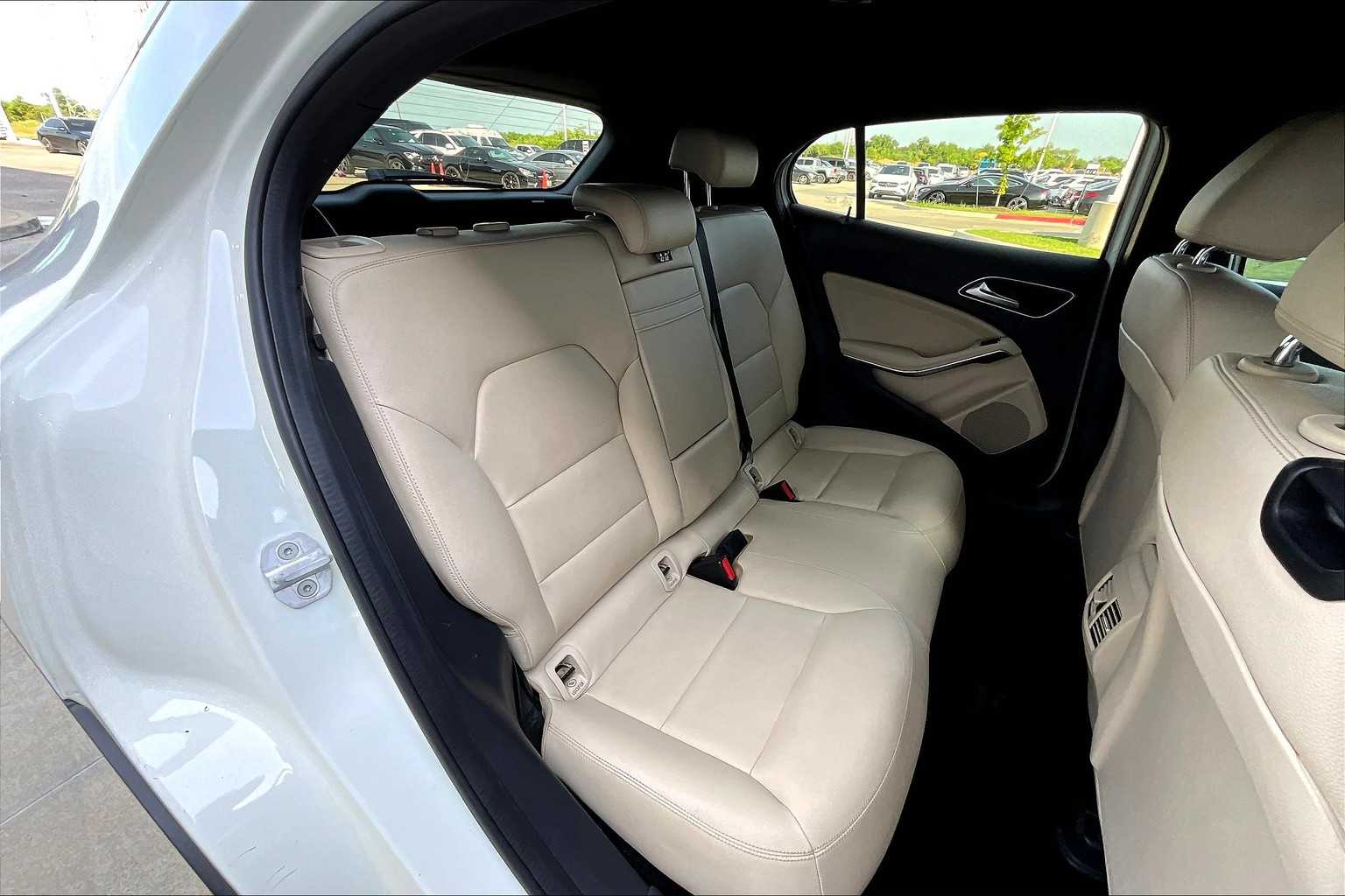 2016 Mercedes Benz GLA 250 photo 16