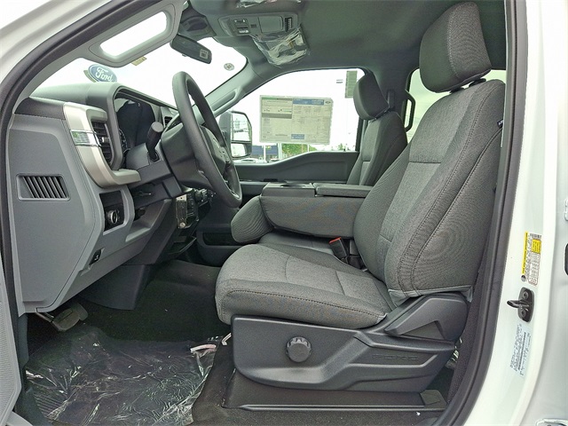 2025 Ford F-350 XL photo 6