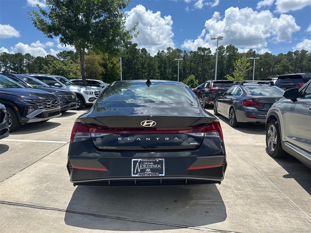 2025 Hyundai Elantra Hybrid Limited photo 4