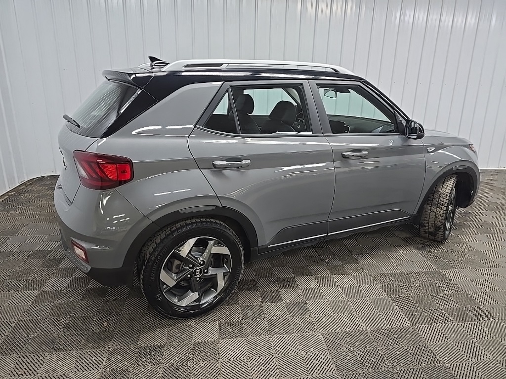 2022 Hyundai Venue SEL Limited photo 3