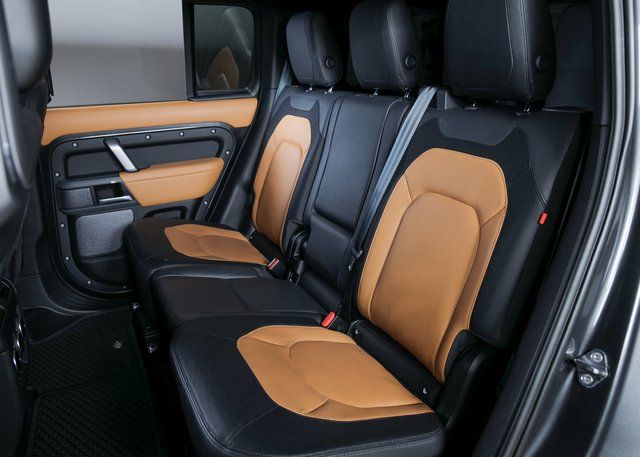 2023 Land Rover Defender 110 X-Dynamic SE photo 5