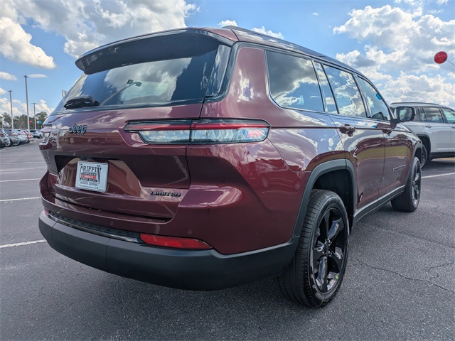 2025 Jeep Grand Cherokee Limited photo 3