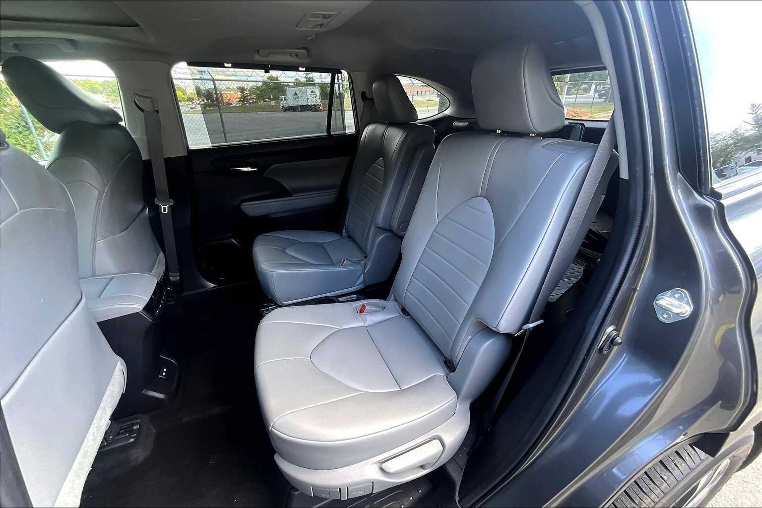 2022 Toyota Highlander XLE photo 19