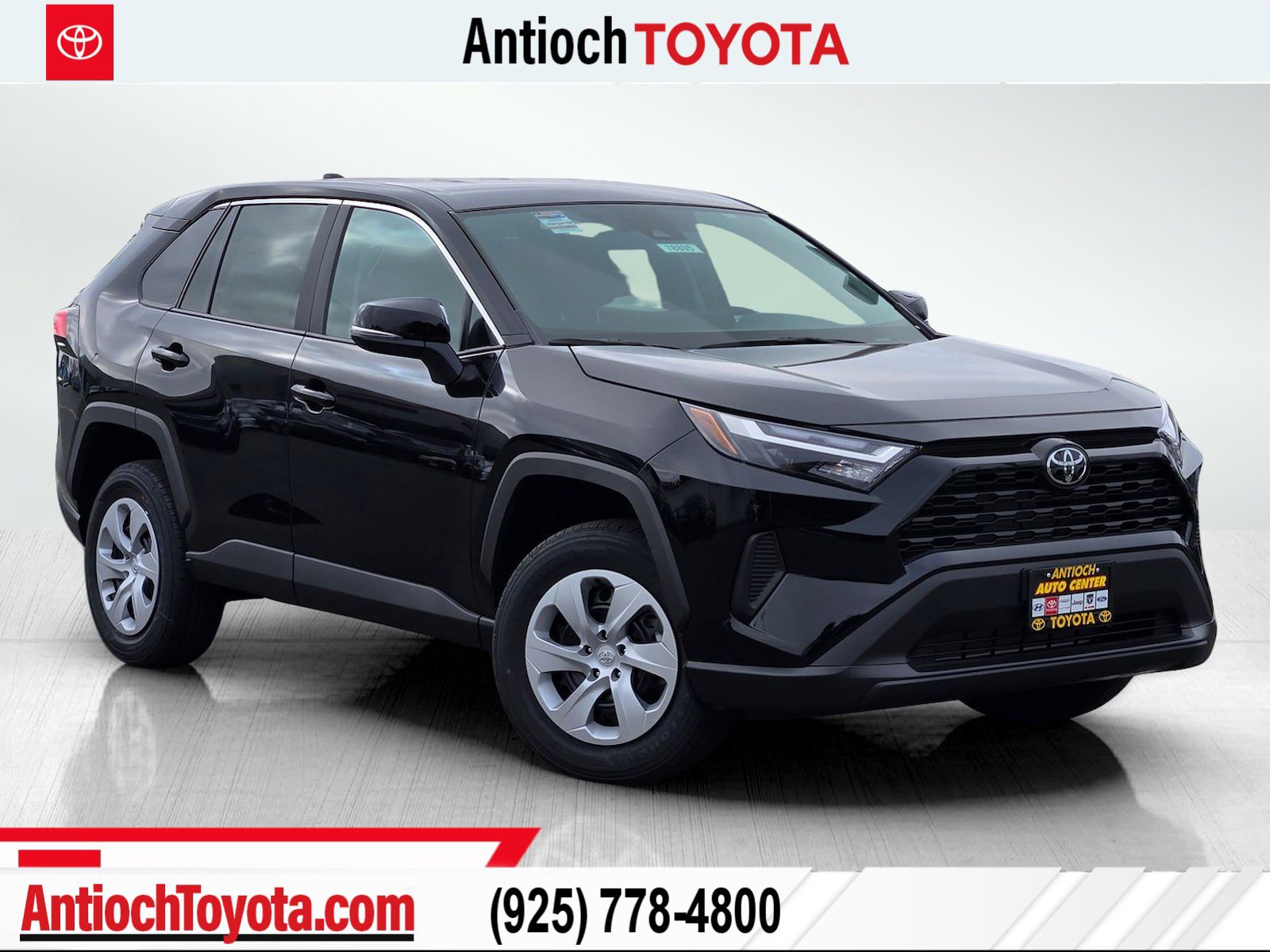 2025 Toyota RAV4 LE's photo