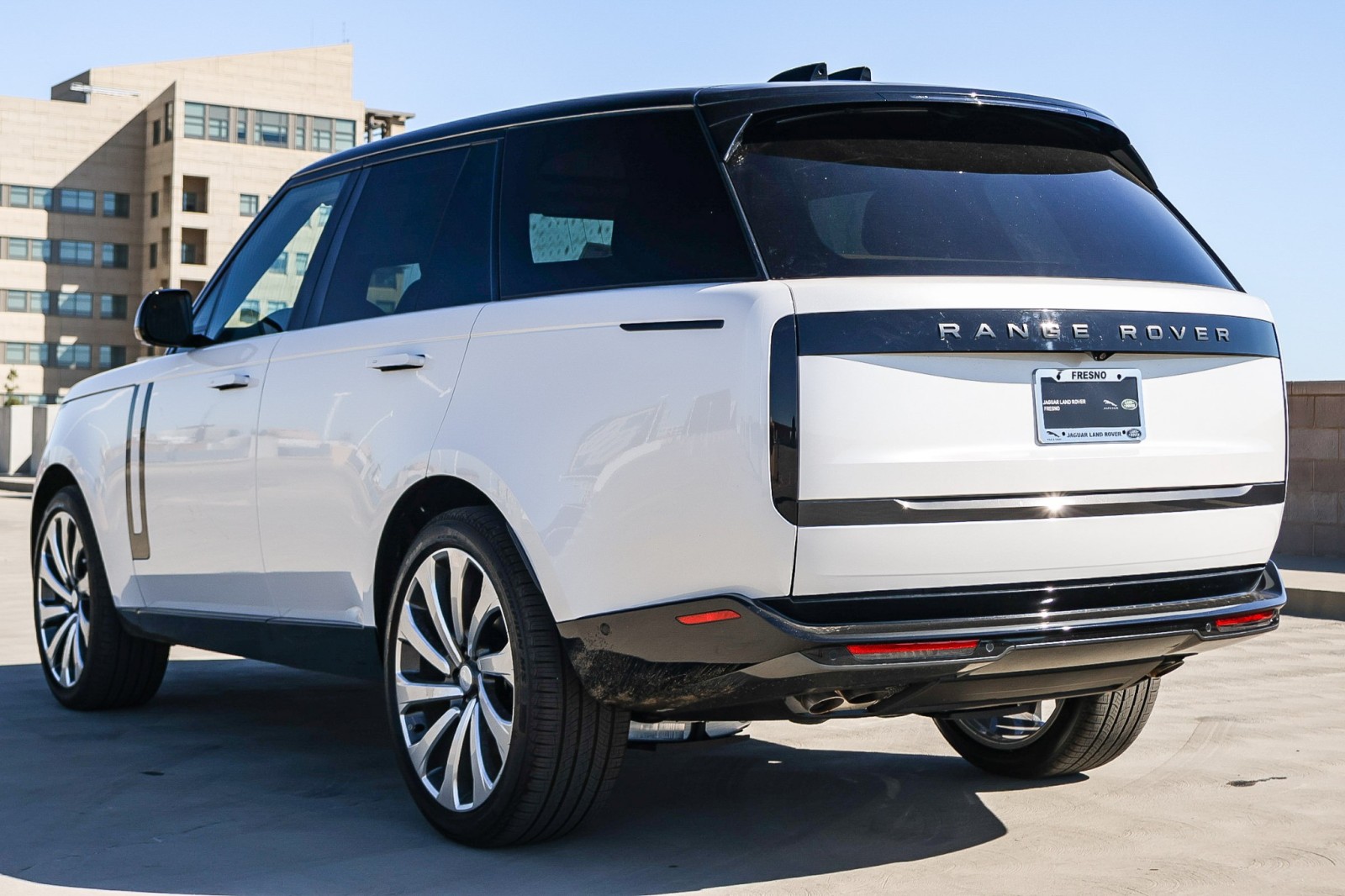 2025 Land Rover Range Rover SE photo 6