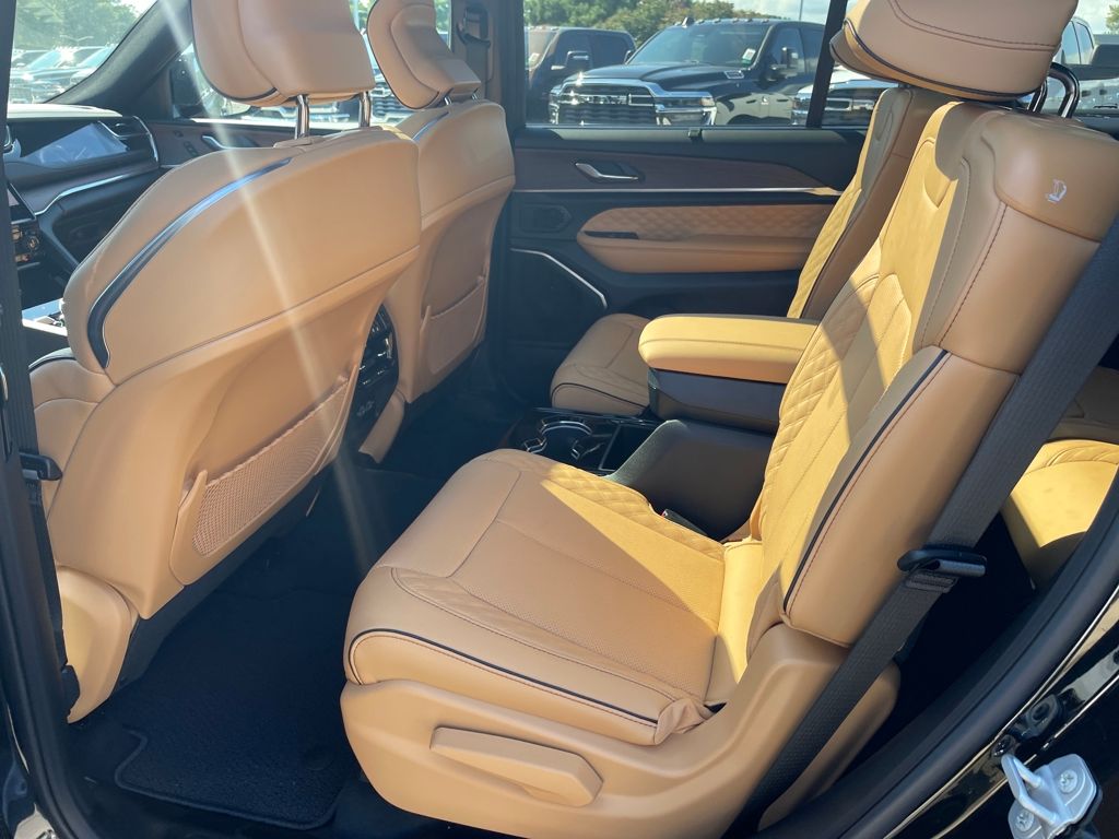 2025 Jeep Grand Cherokee L Summit photo 9