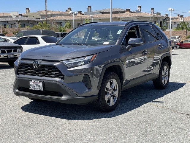 2022 Toyota RAV4 XLE photo 7