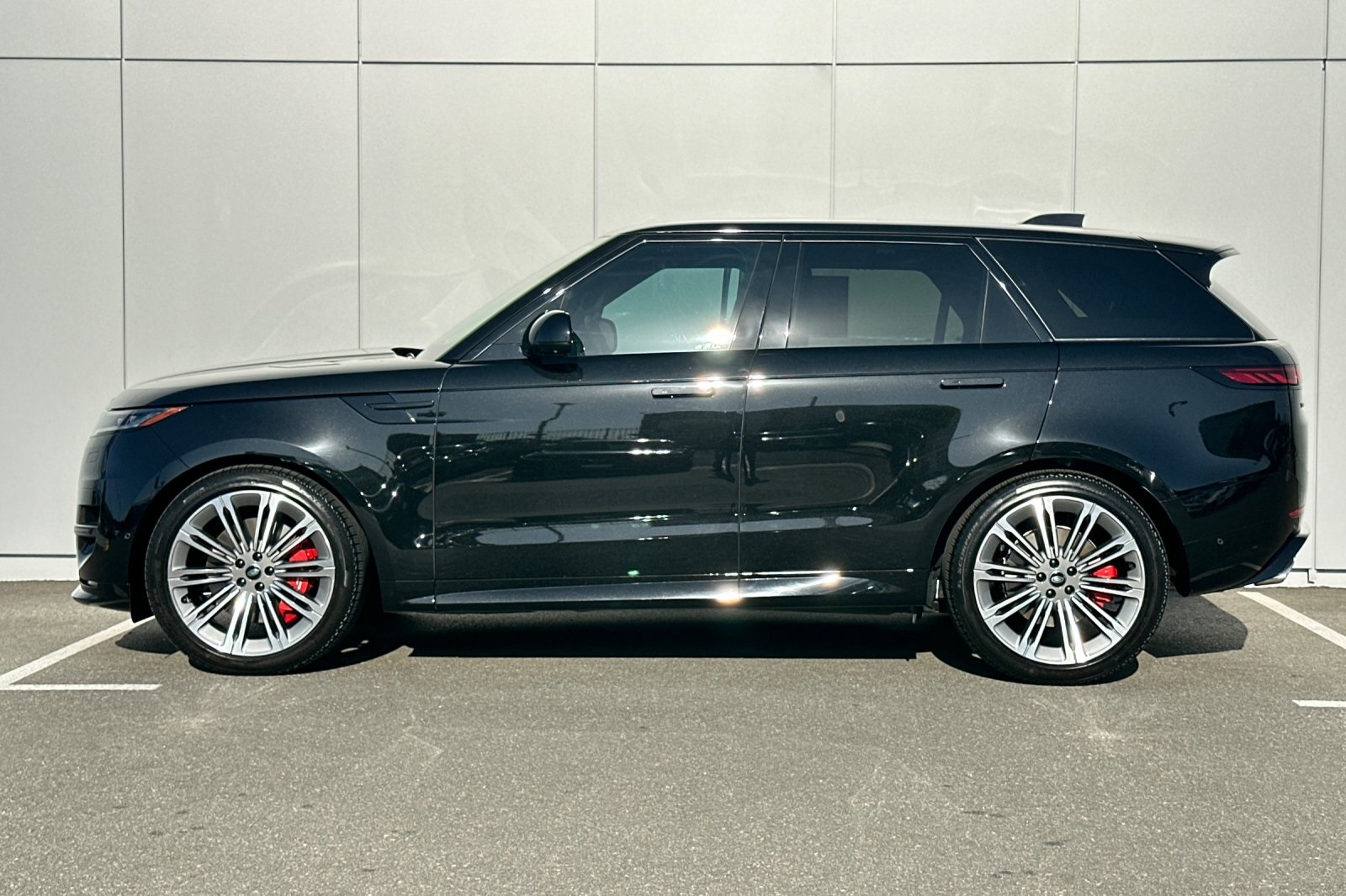 2025 Land Rover Range Rover Sport SE photo 3
