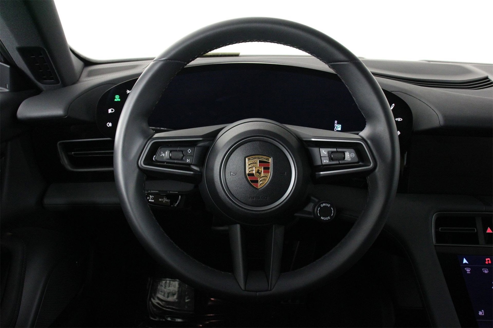 2025 Porsche Taycan photo 12