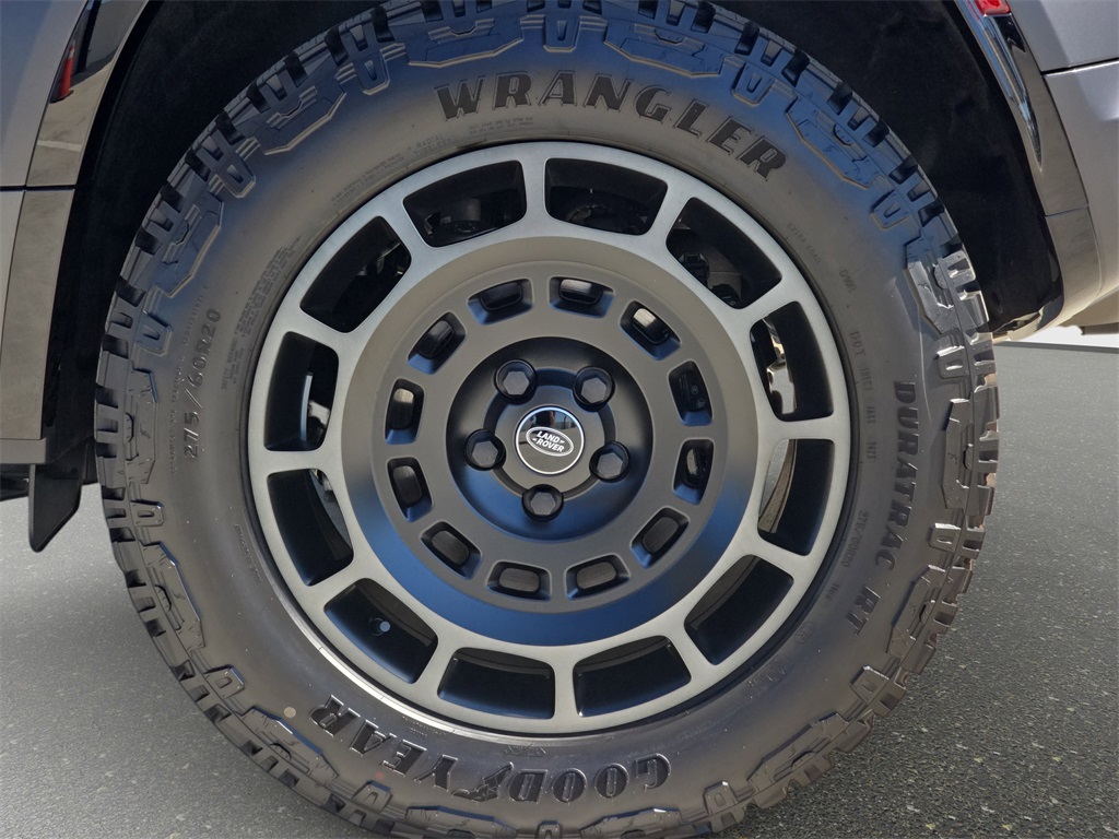 2025 Land Rover Defender 110 V8 photo 31