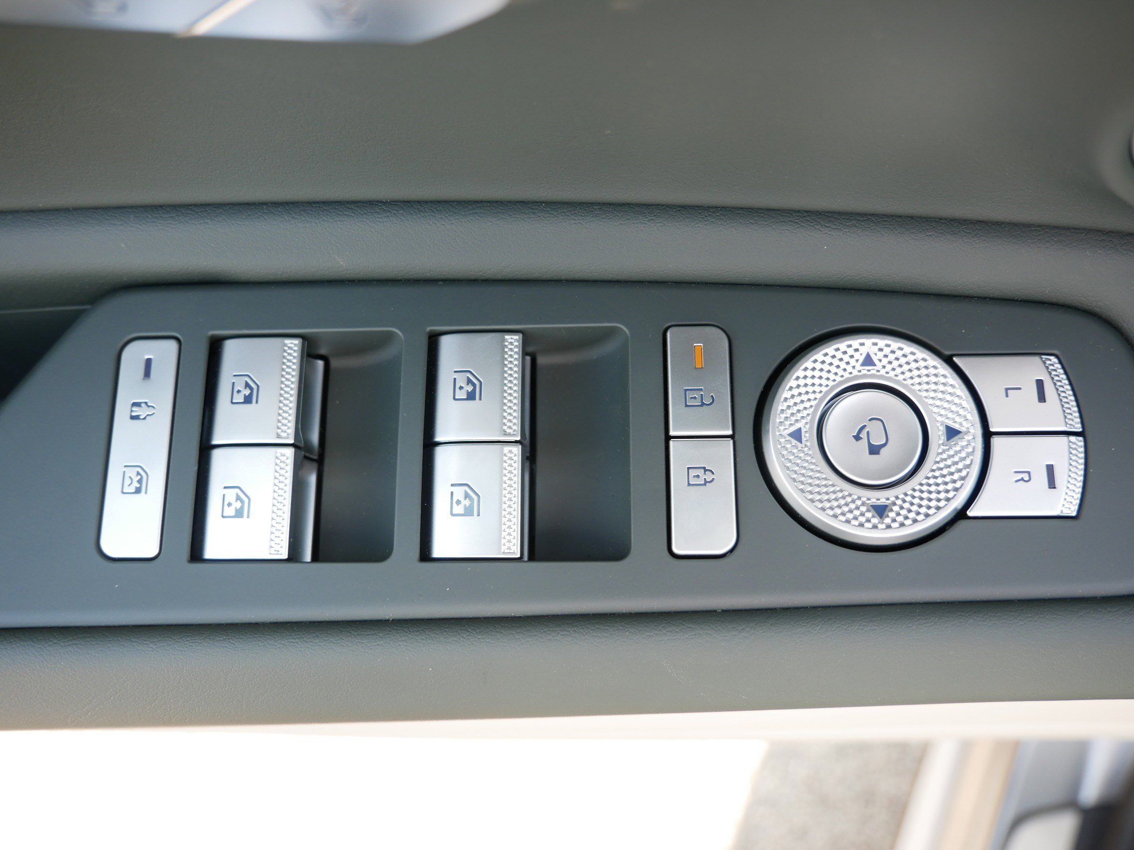 2025 Genesis GV80 Prestige AWD photo 8