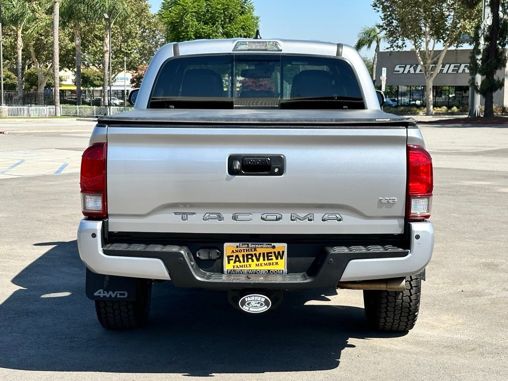 2018 Toyota Tacoma TRD Sport photo 4