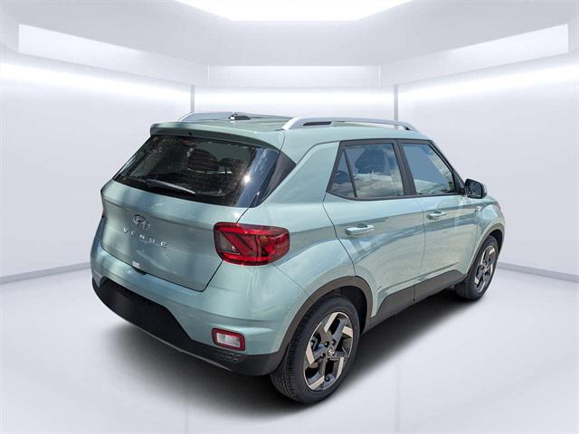 2025 Hyundai Venue SEL photo 2