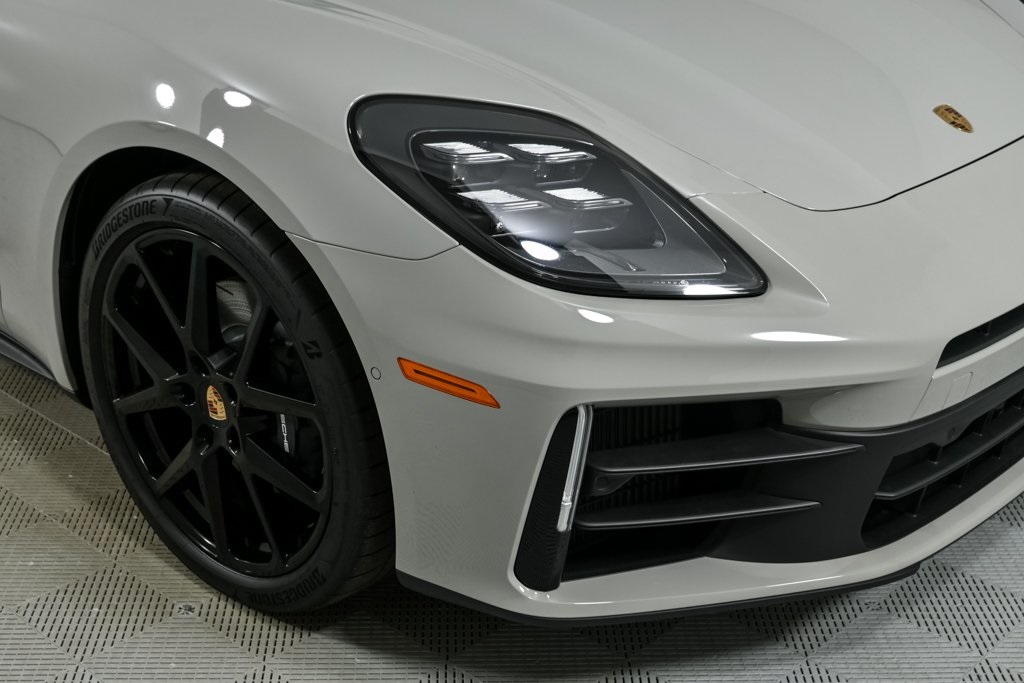 2025 Porsche Panamera Base photo 33