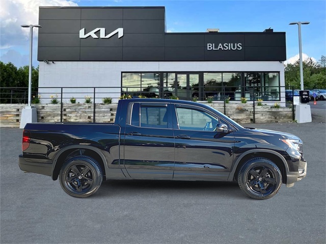 2022 Honda Ridgeline Black Edition photo 4