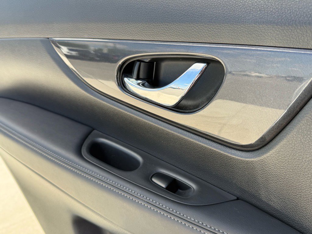 2020 Nissan Rogue SV photo 14