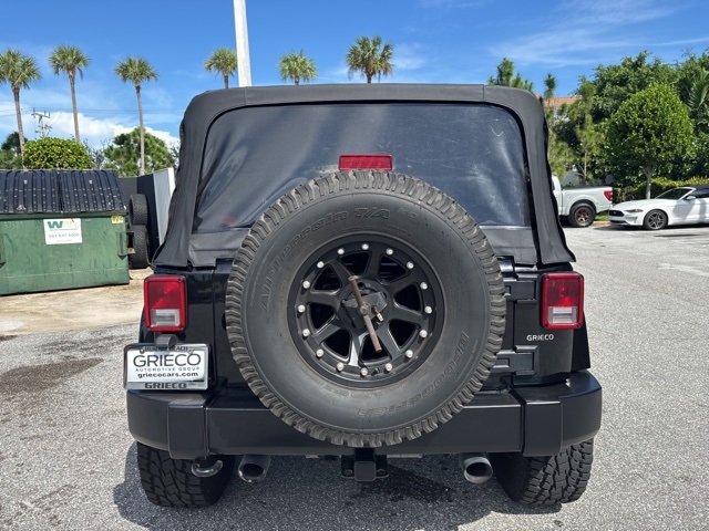 2014 Jeep Wrangler Unlimited Sahara photo 4