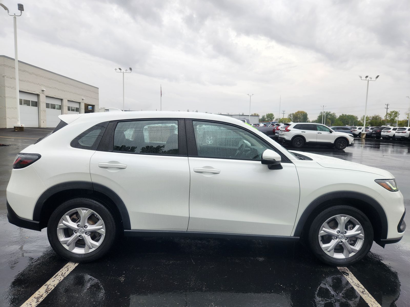 2023 Honda HR-V LX photo 7