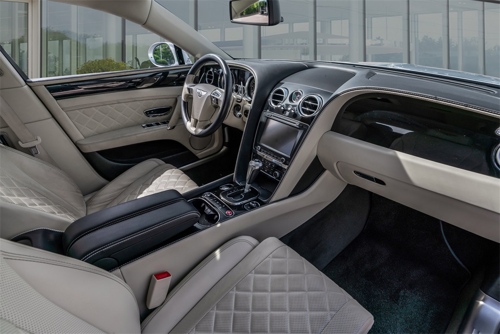 2018 Bentley Flying Spur V8 photo 39