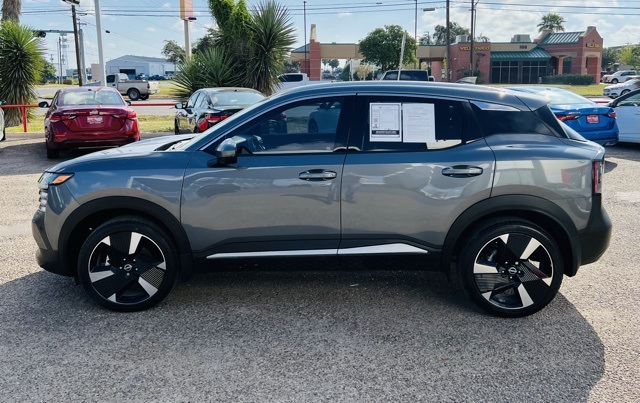 2025 Nissan Kicks SR photo 4