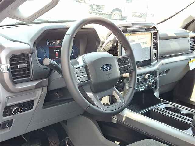 2025 Ford F-150 XLT photo 16