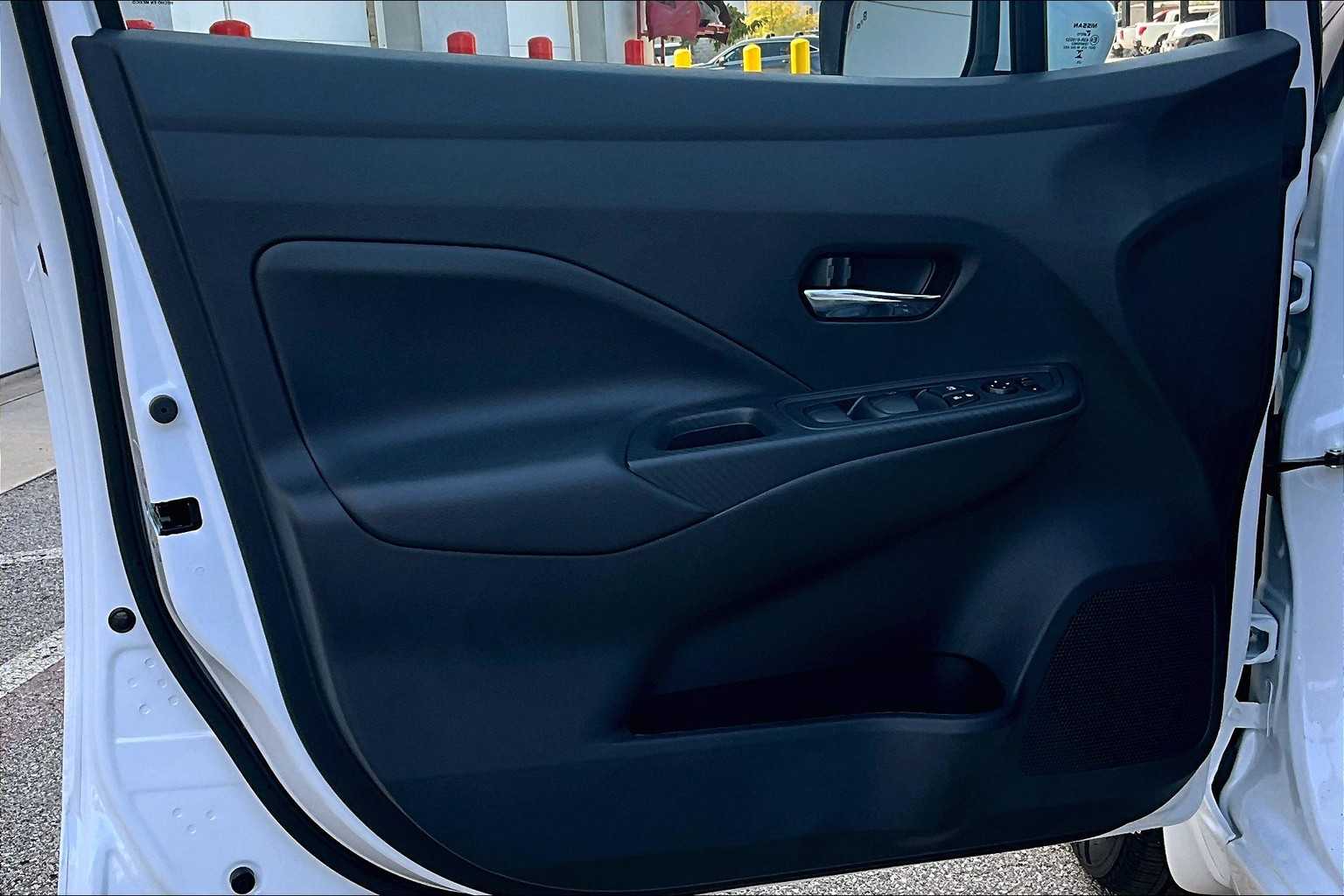 2025 Nissan Versa SV photo 12