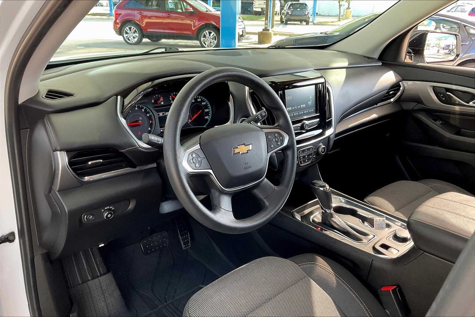 2018 Chevrolet Traverse LS photo 16