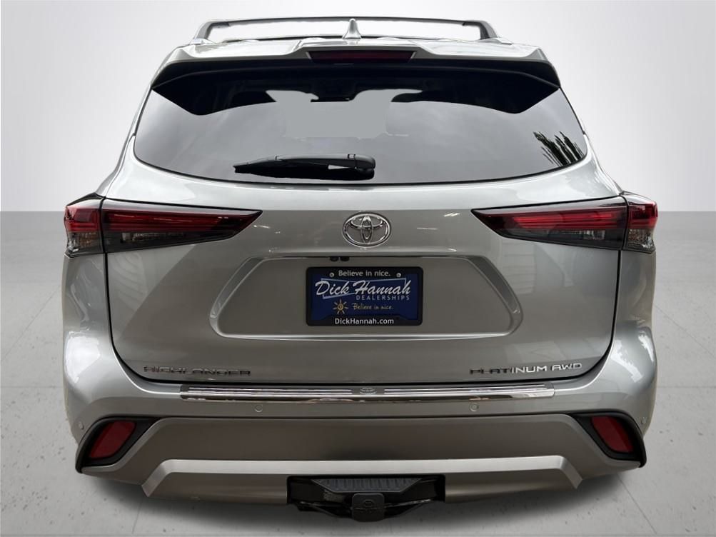 2024 Toyota Highlander Platinum photo 8